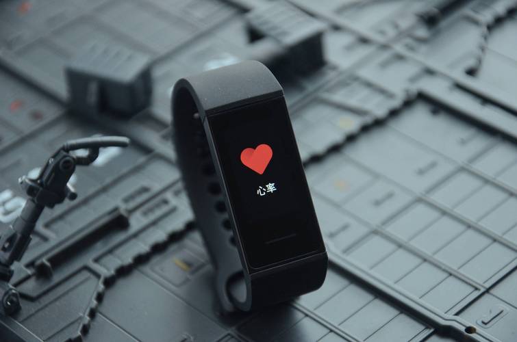 9元！Redmi首款智能手环评测 能“打赢”小米手环5吗？